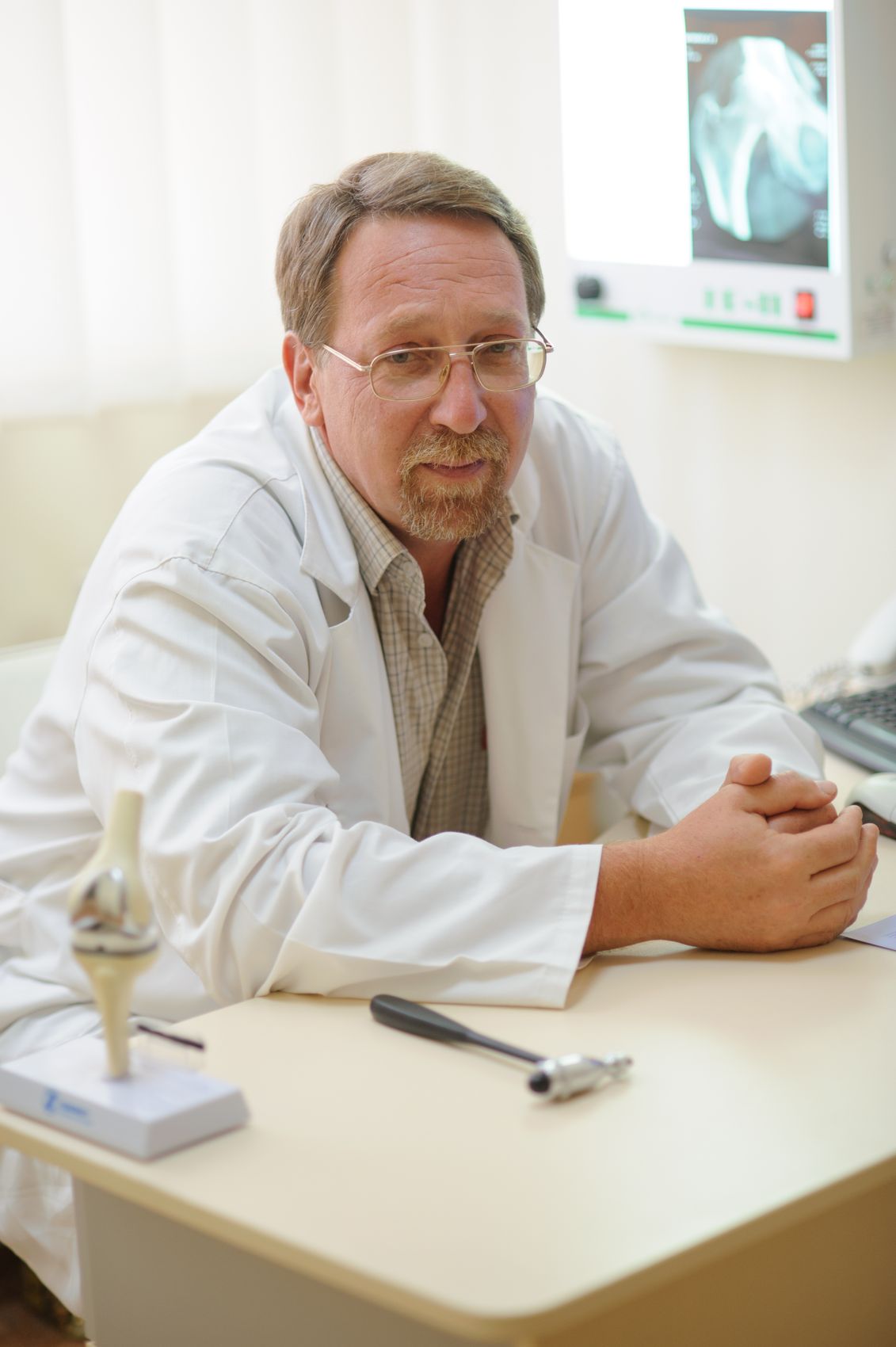 Врач клиники Генезис