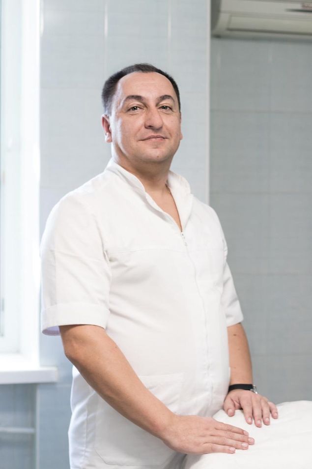 Врач клиники Генезис